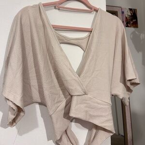 Women’s tan Vneck top